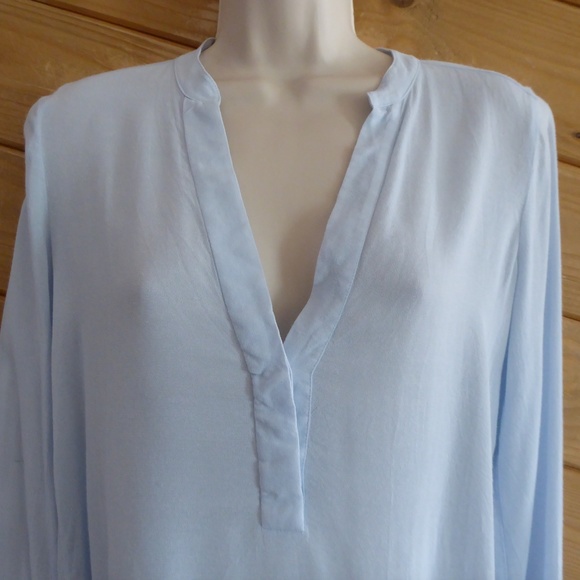 Vince. 4 Deep V-neck Long Sleeve Blouse Light Blue - Picture 4 of 8